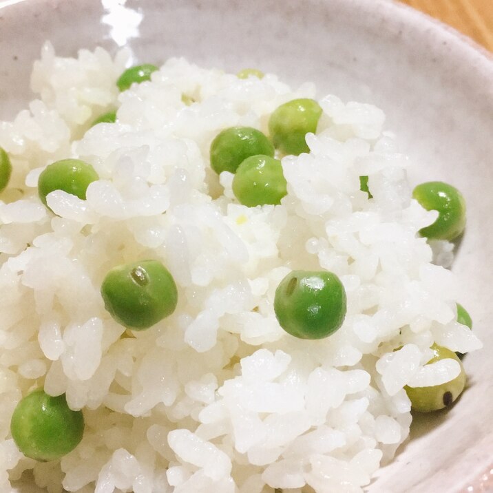 豆の色が綺麗な豆ご飯